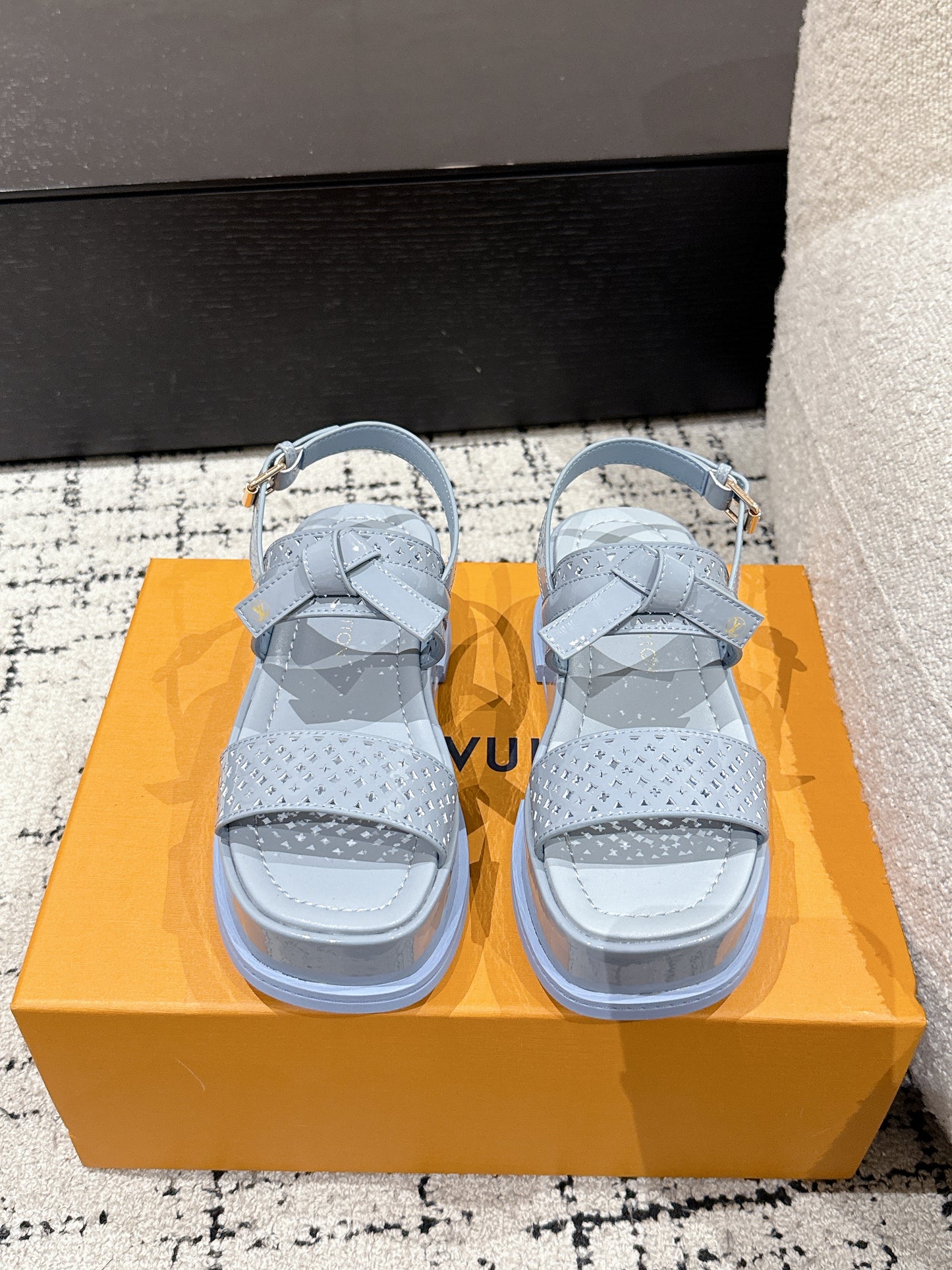 LOUIS VUIT 25/ Summer New Maya series denim square toe buckle one-strap sandals