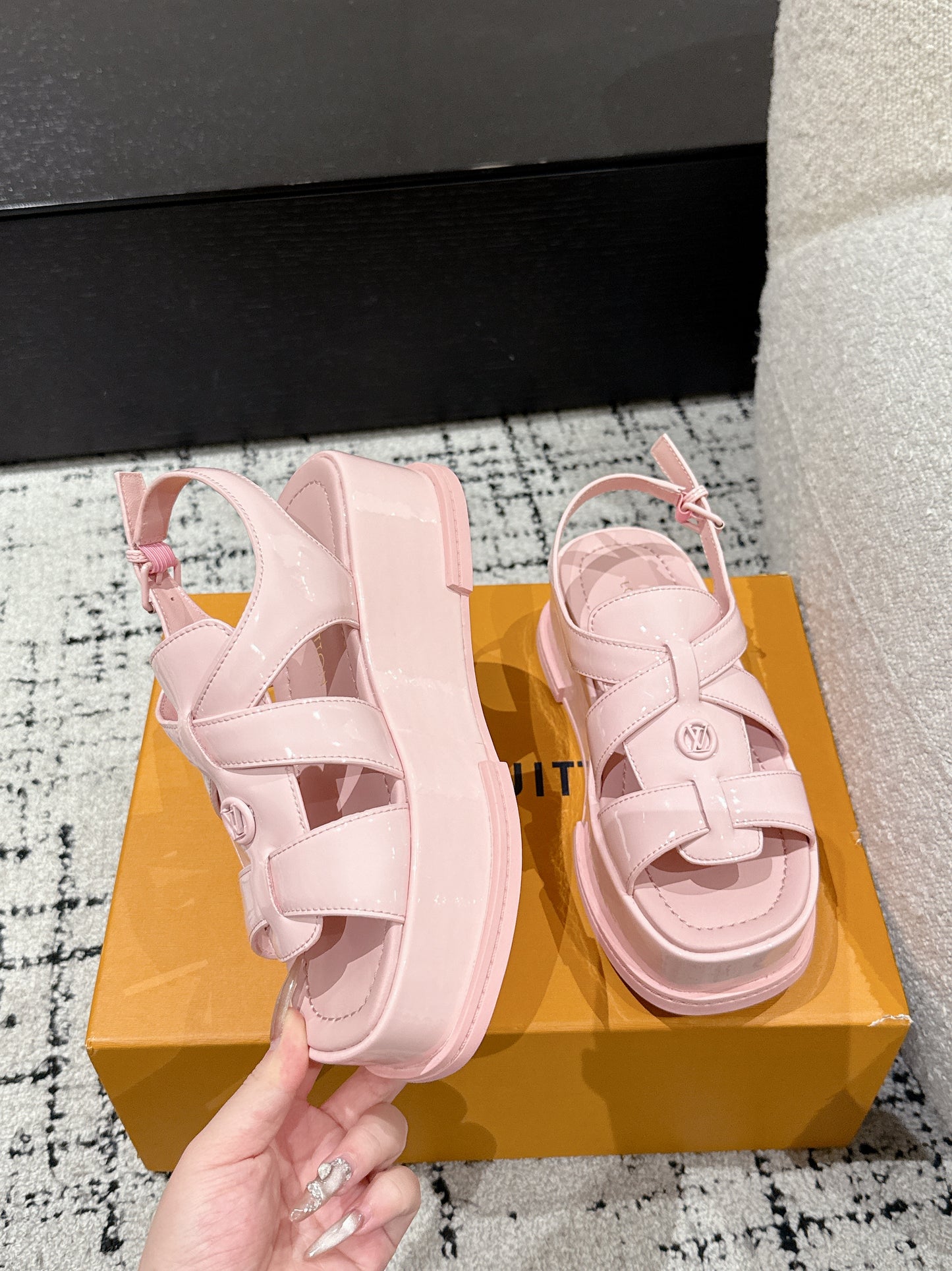 LOUIS VUIT 25/ Summer New Maya series denim square toe buckle one-strap sandals