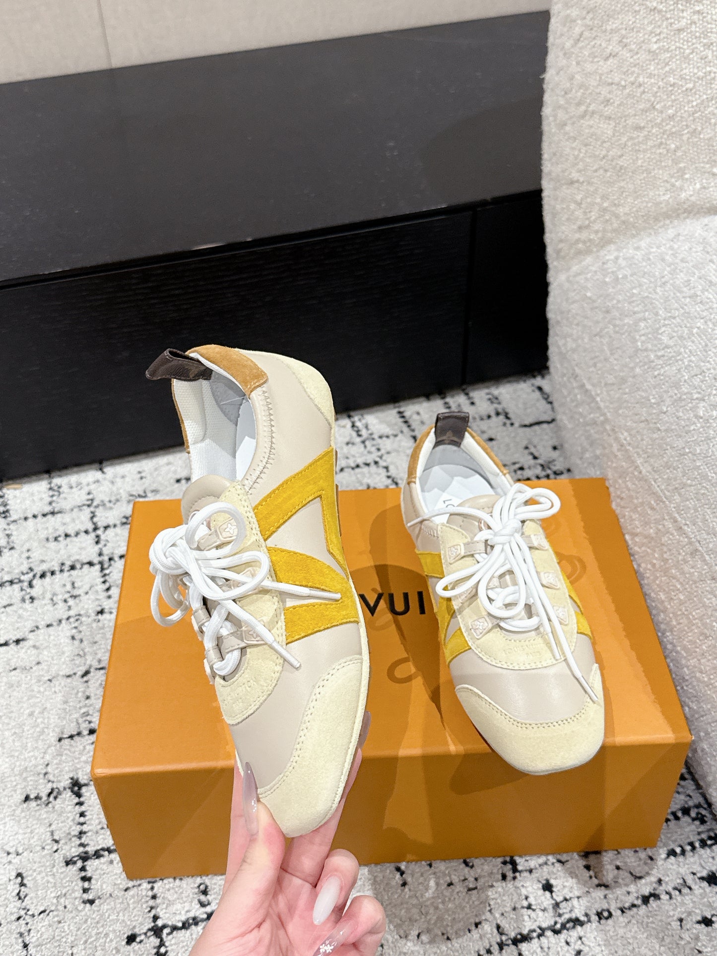 LOUIS VUIT 25/ Summer New LV Sneakerina collection Monogram canvas back strap Sacchetto process and TPU outsole upgrade for a soft wearing experience