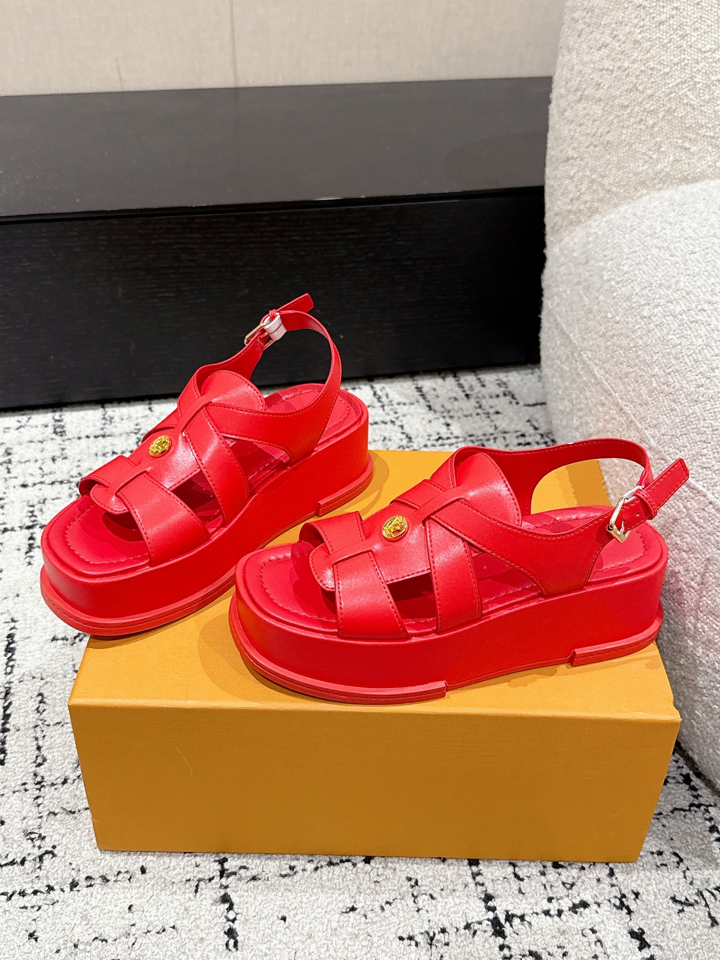 LOUIS VUIT 25/ Summer New Maya series denim square toe buckle one-strap sandals
