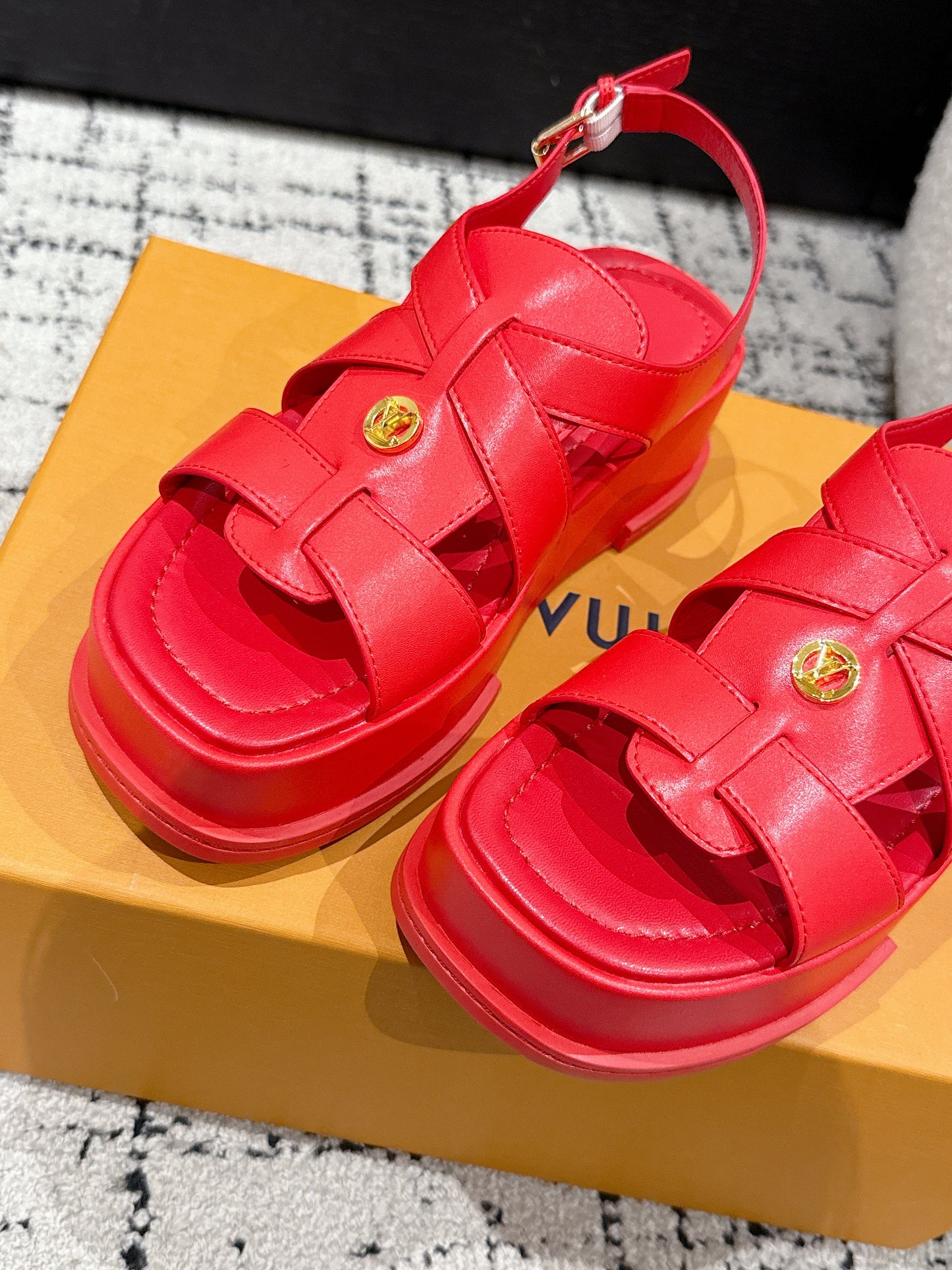 LOUIS VUIT 25/ Summer New Maya series denim square toe buckle one-strap sandals