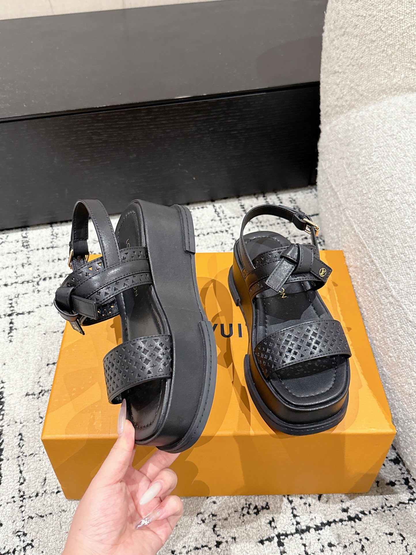 LOUIS VUIT 25/ Summer New Maya series denim square toe buckle one-strap sandals