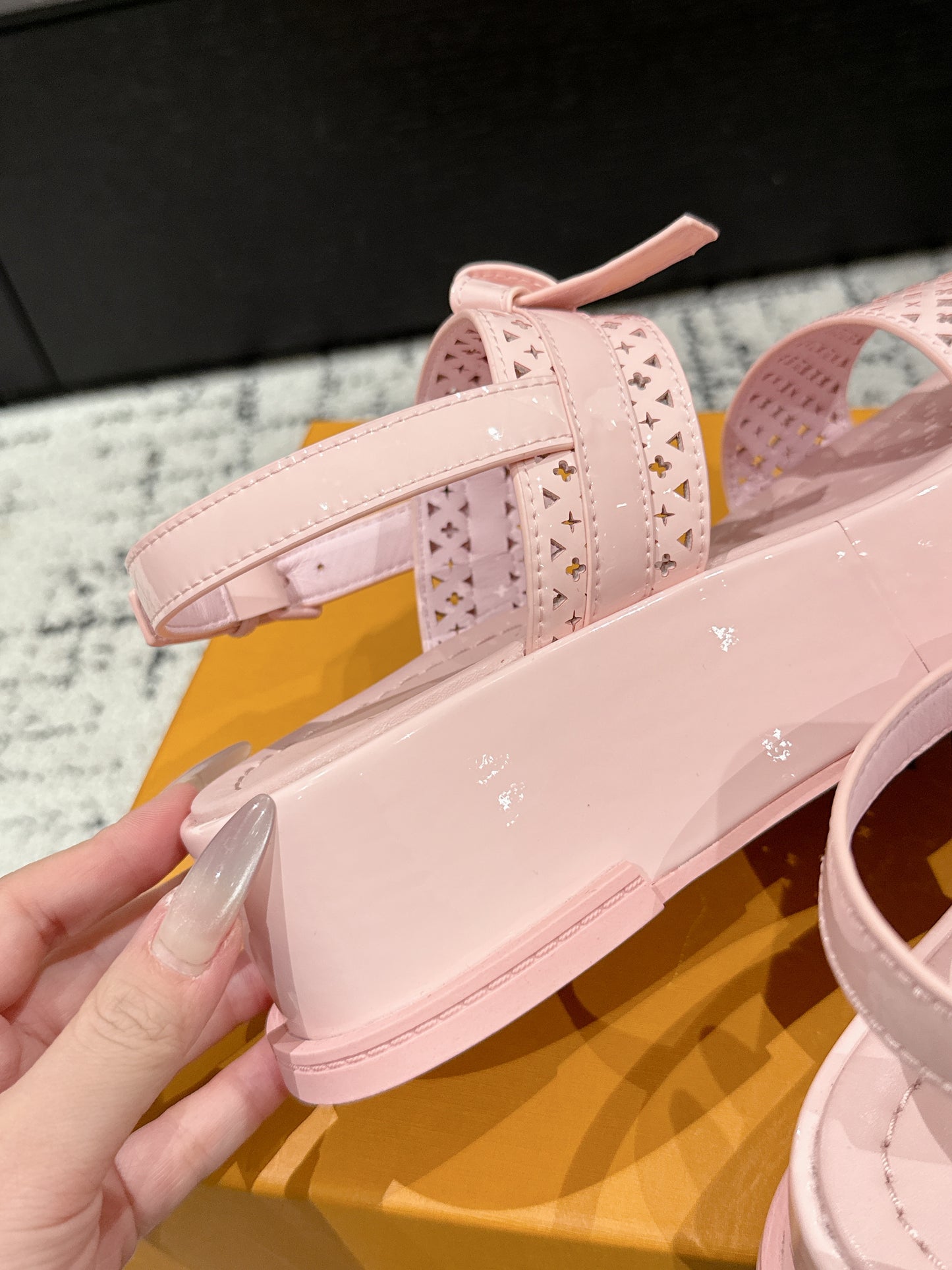 LOUIS VUIT 25/ Summer New Maya series denim square toe buckle one-strap sandals