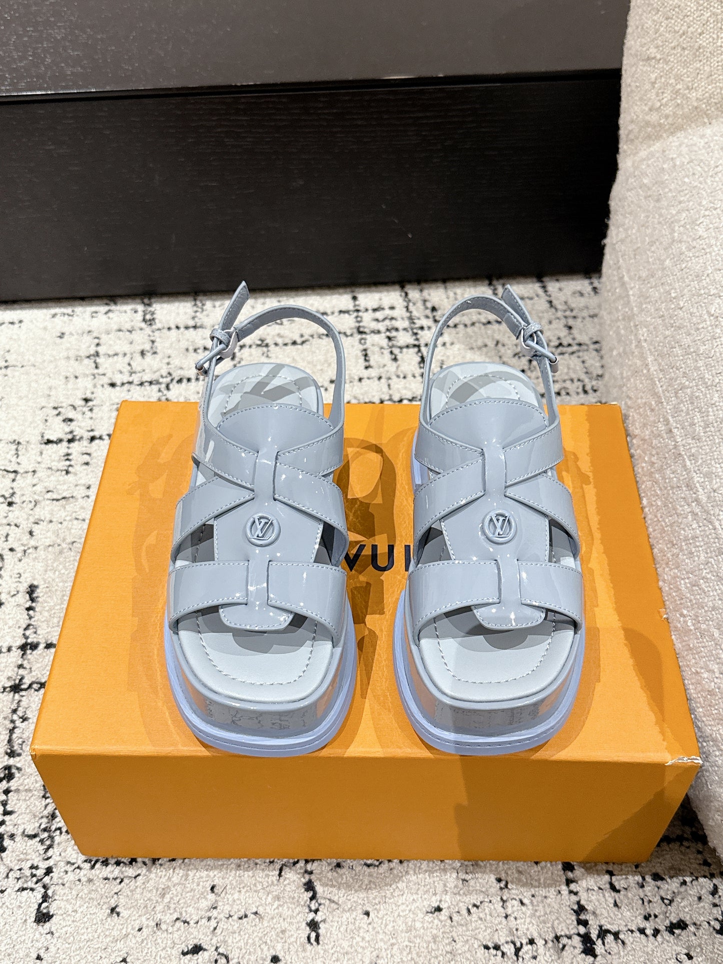 LOUIS VUIT 25/ Summer New Maya series denim square toe buckle one-strap sandals