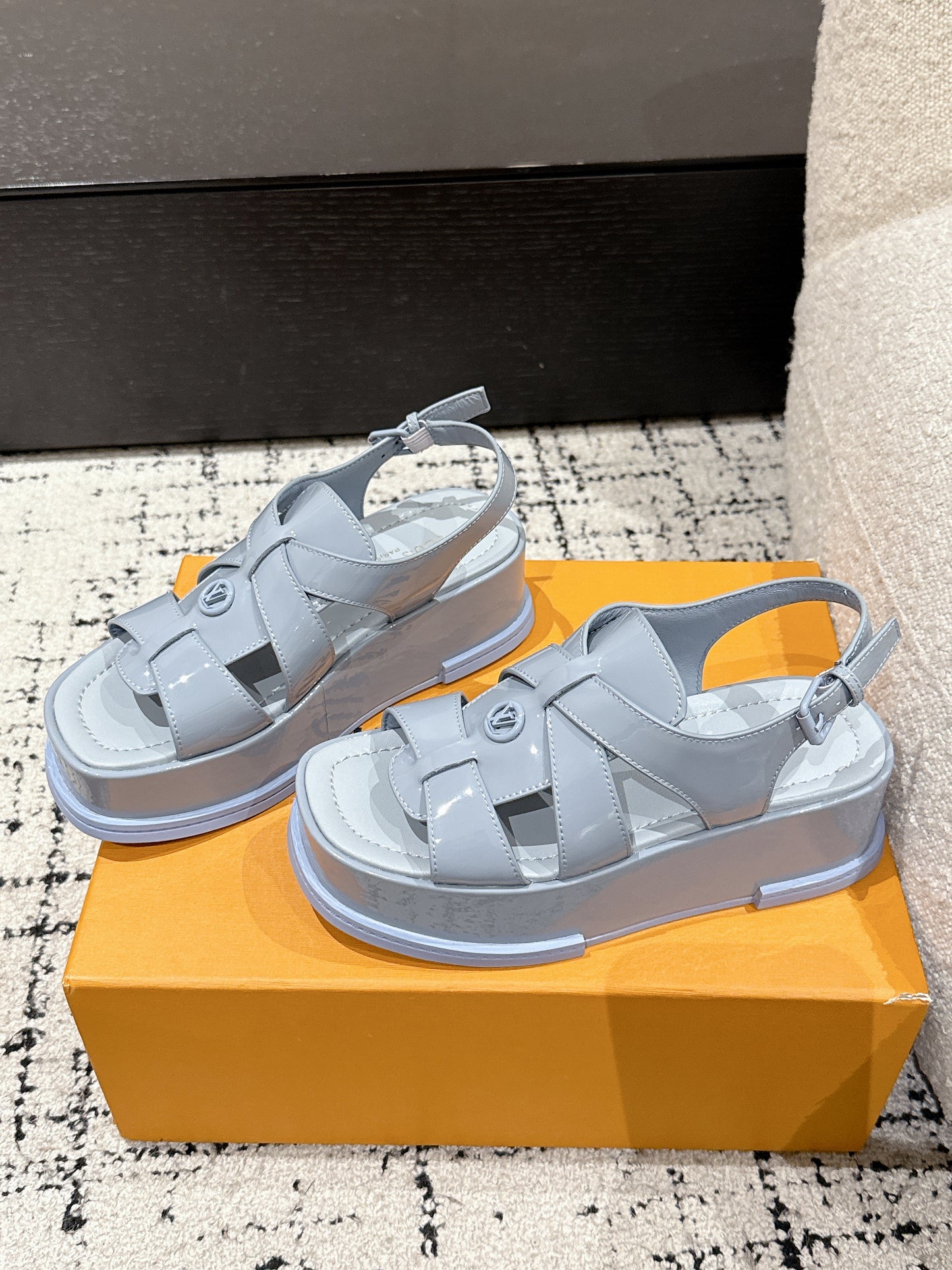 LOUIS VUIT 25/ Summer New Maya series denim square toe buckle one-strap sandals