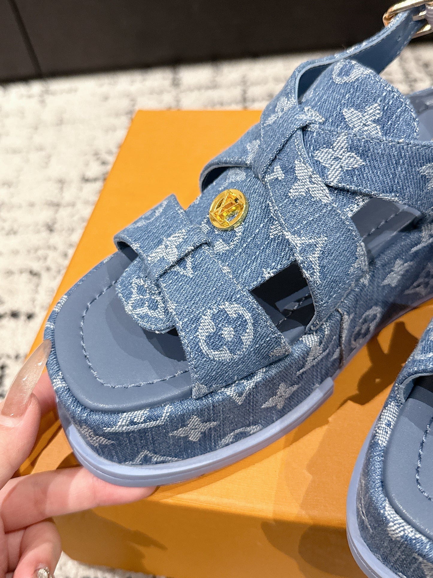 LOUIS VUIT 25/ Summer New Maya series denim square toe buckle one-strap sandals