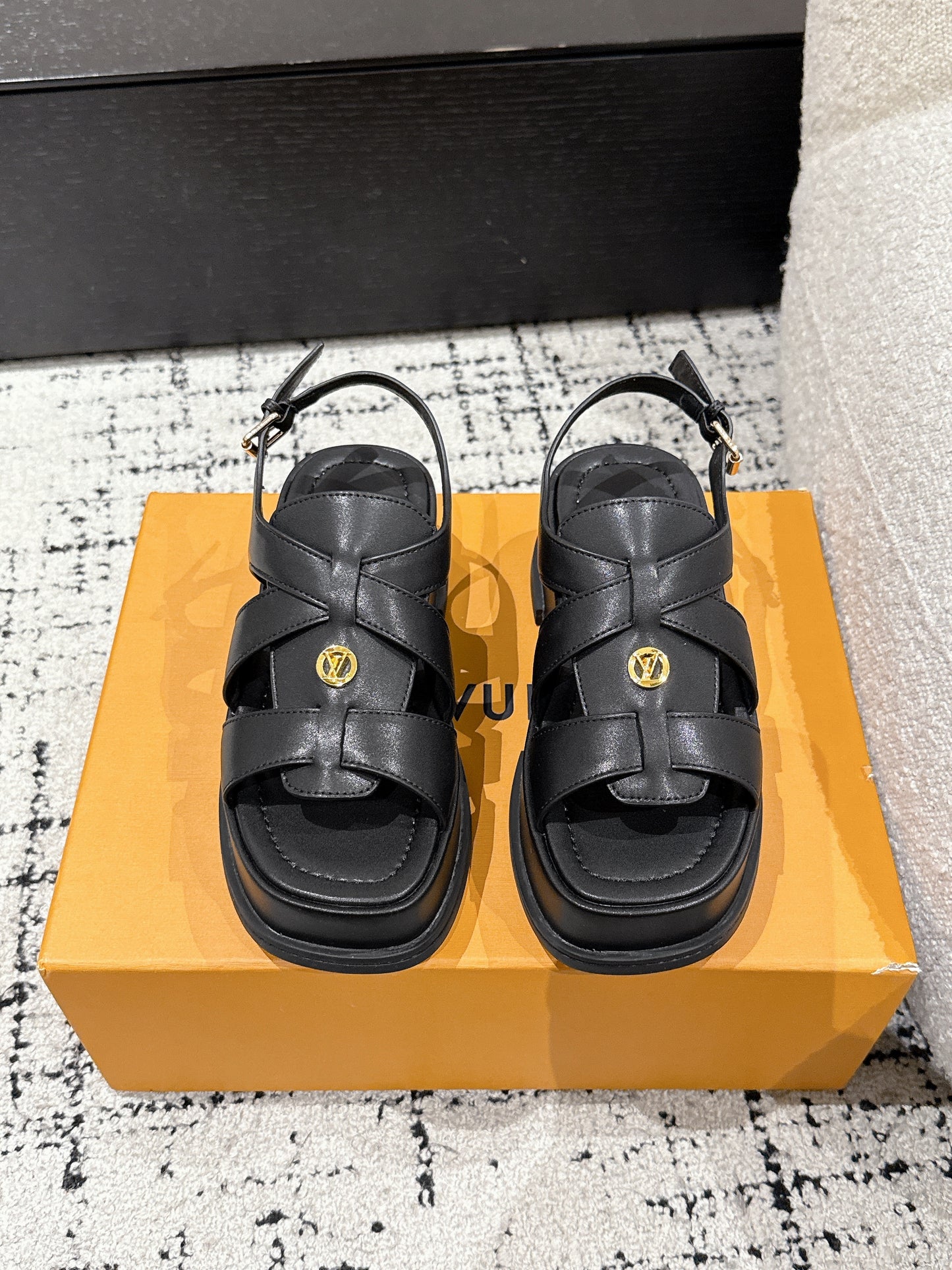 LOUIS VUIT 25/ Summer New Maya series denim square toe buckle one-strap sandals