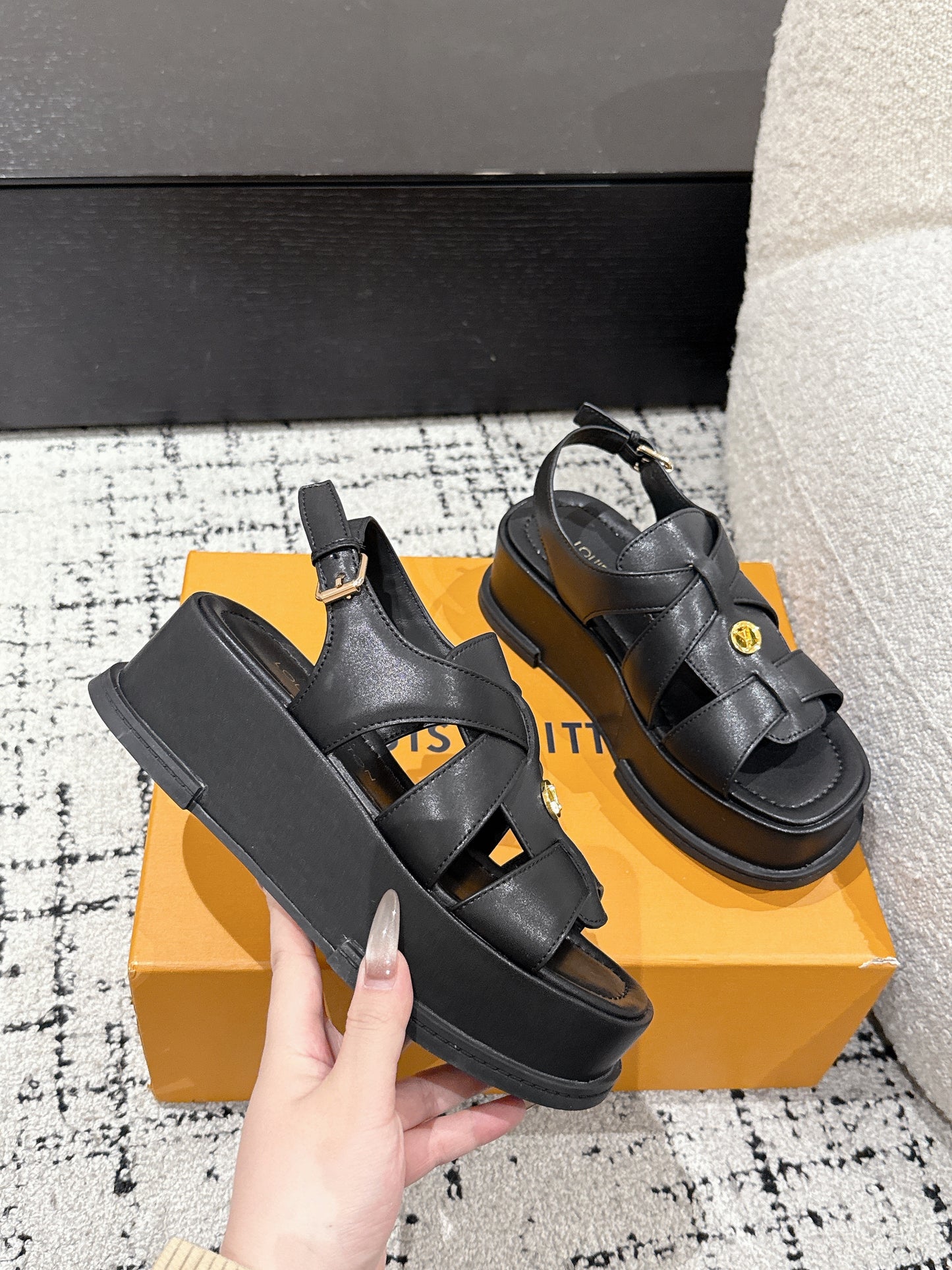 LOUIS VUIT 25/ Summer New Maya series denim square toe buckle one-strap sandals