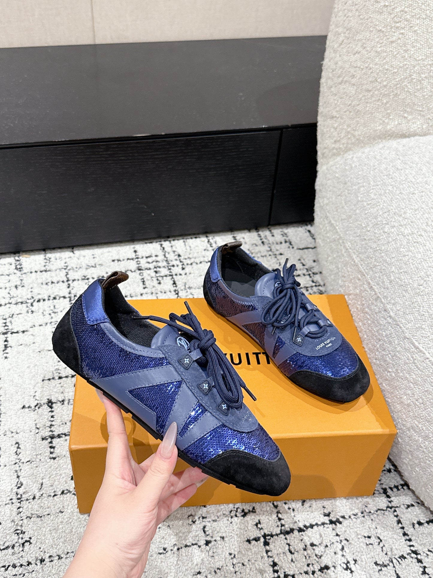 LOUIS VUIT 25/ Summer New LV Sneakerina collection Monogram canvas back strap Sacchetto process and TPU outsole upgrade for a soft wearing experience