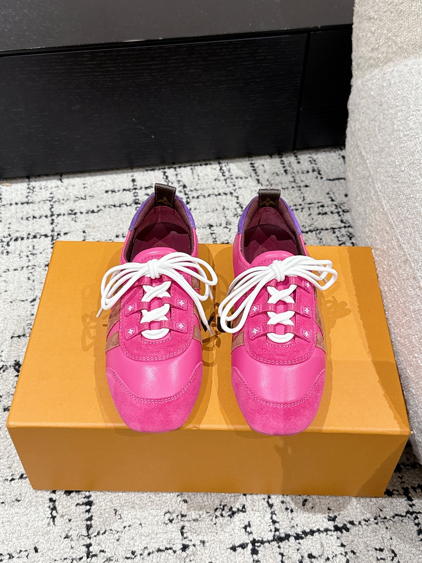 LOUIS VUIT 25/ Summer New LV Sneakerina collection Monogram canvas back strap Sacchetto process and TPU outsole upgrade for a soft wearing experience