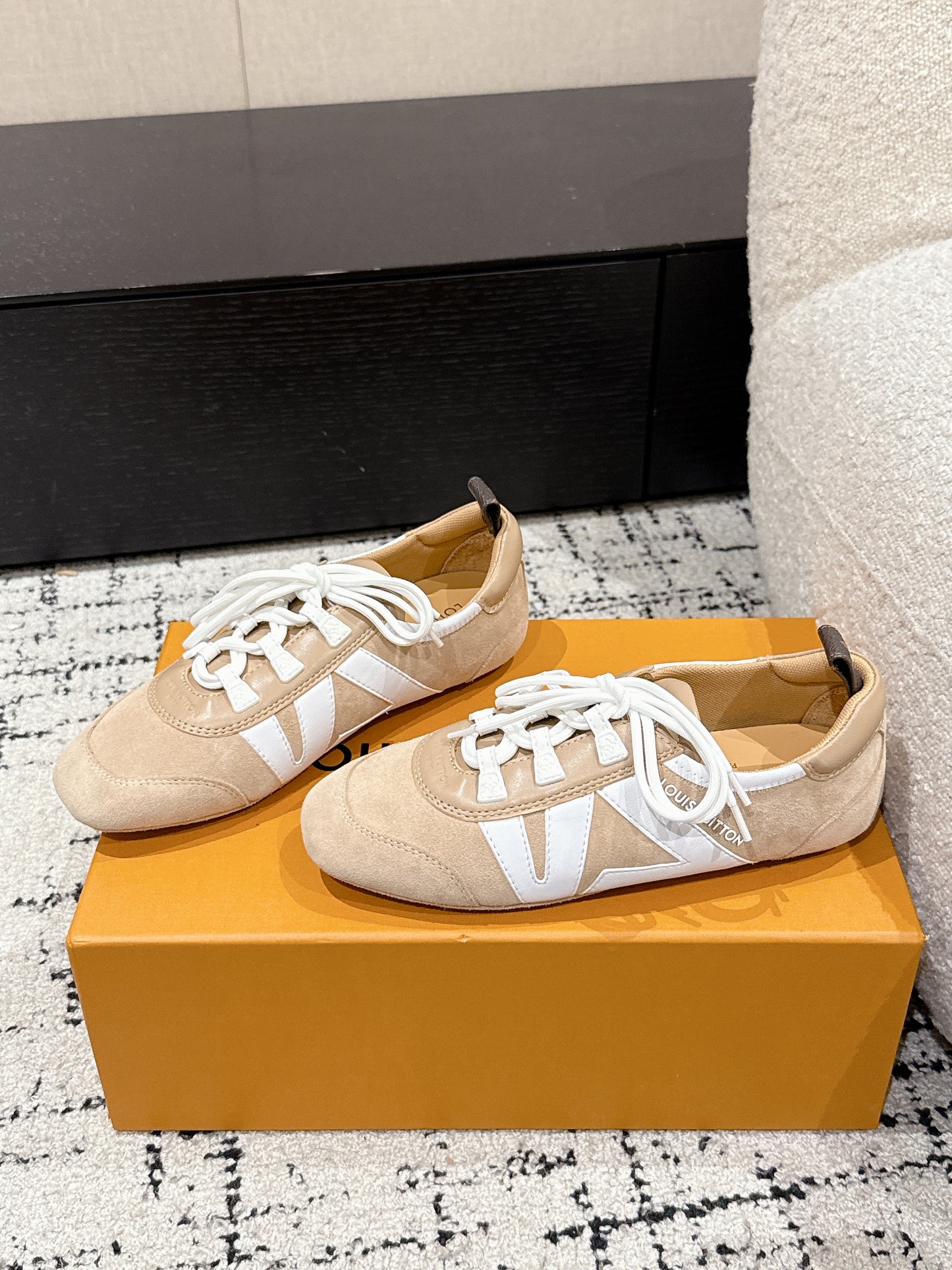 LOUIS VUIT 25/ Summer New LV Sneakerina collection Monogram canvas back strap Sacchetto process and TPU outsole upgrade for a soft wearing experience