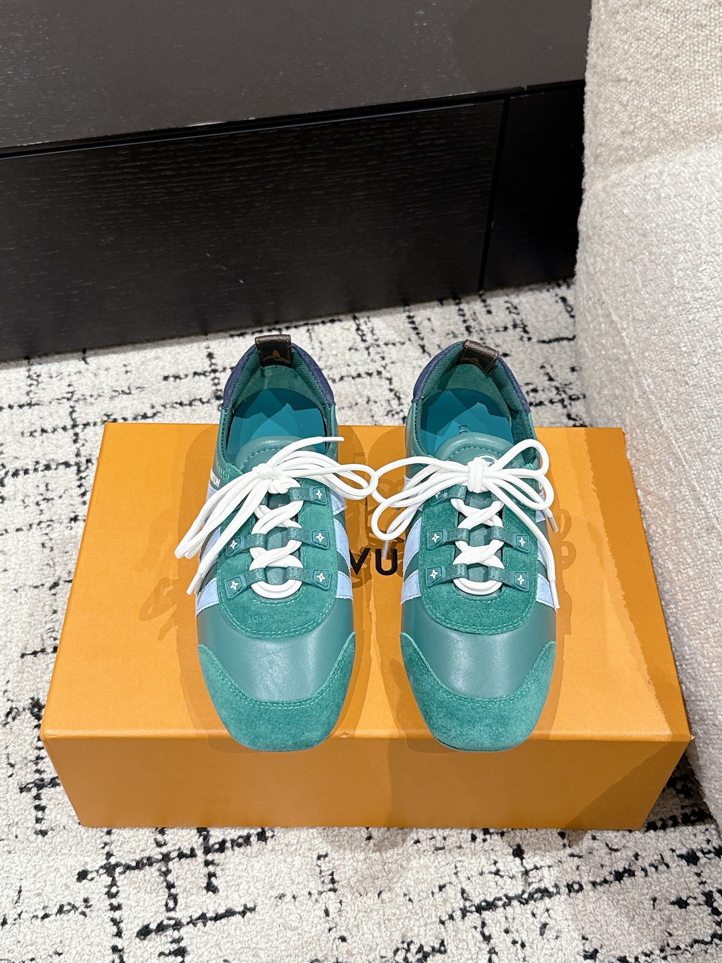 LOUIS VUIT 25/ Summer New LV Sneakerina collection Monogram canvas back strap Sacchetto process and TPU outsole upgrade for a soft wearing experience